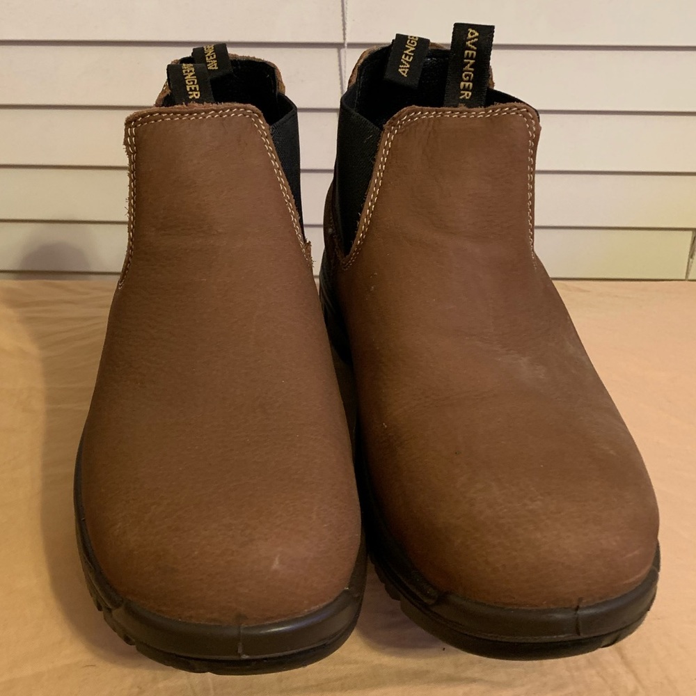 Avenger size 9 work boot